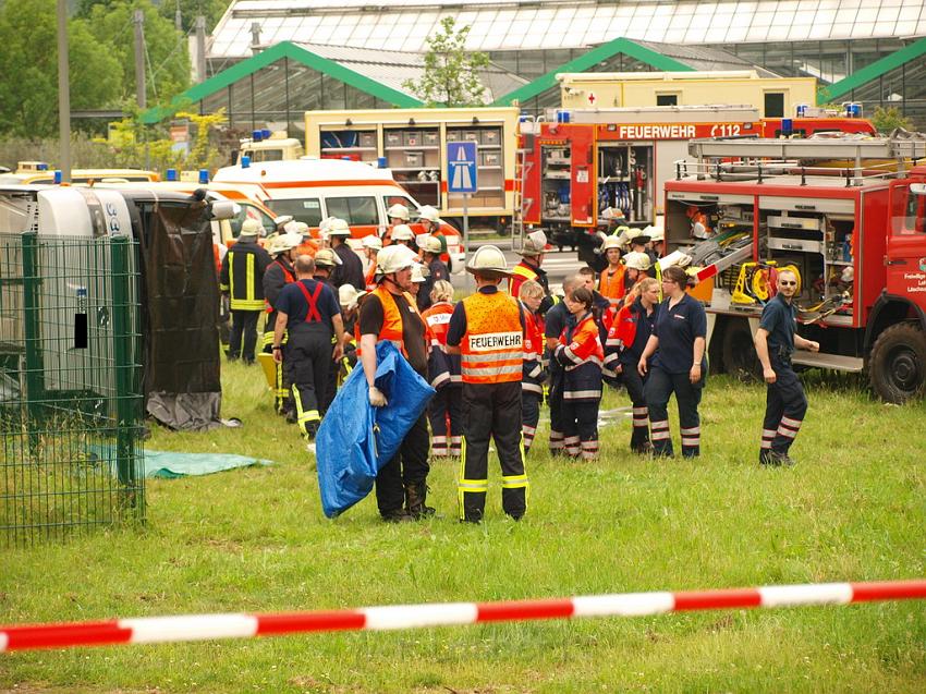 Schwerer Unfall mit Reisebus Lohmar Donrather Dreieck P233.JPG